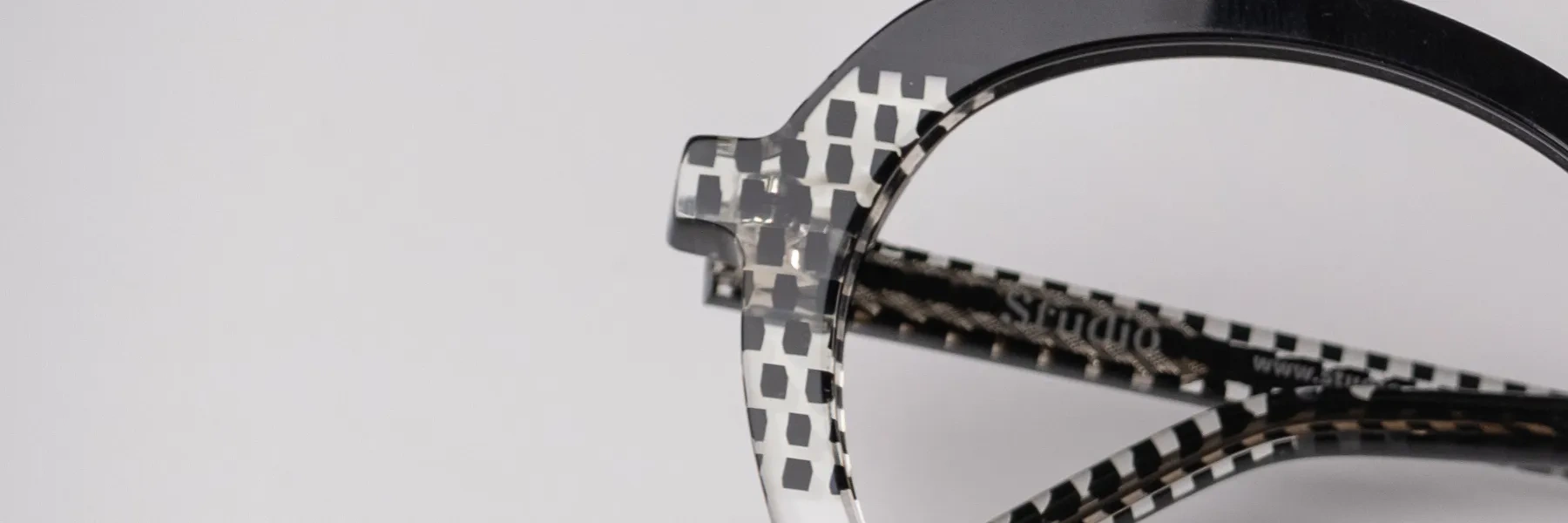 The Studio Eyewear Grappa in black